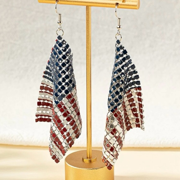 USA Flag Earrings Drop Dangle New With Tags - Picture 1 of 16